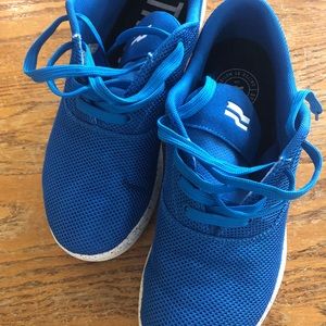 Unisex Strke Mvmnt Sneakers - men’s 9 women’s 10.5